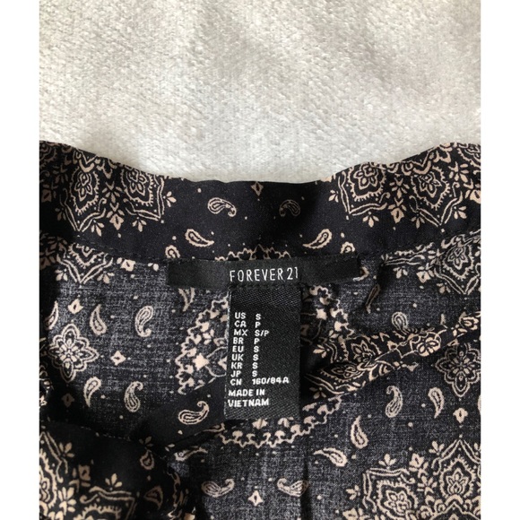 F21 Sleeveless Crop Top - Picture 4 of 4